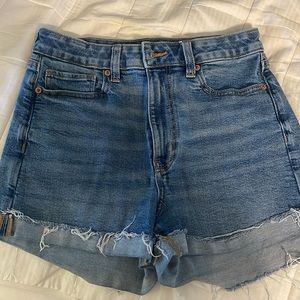Women’s American eagle mom stretch jean shorts